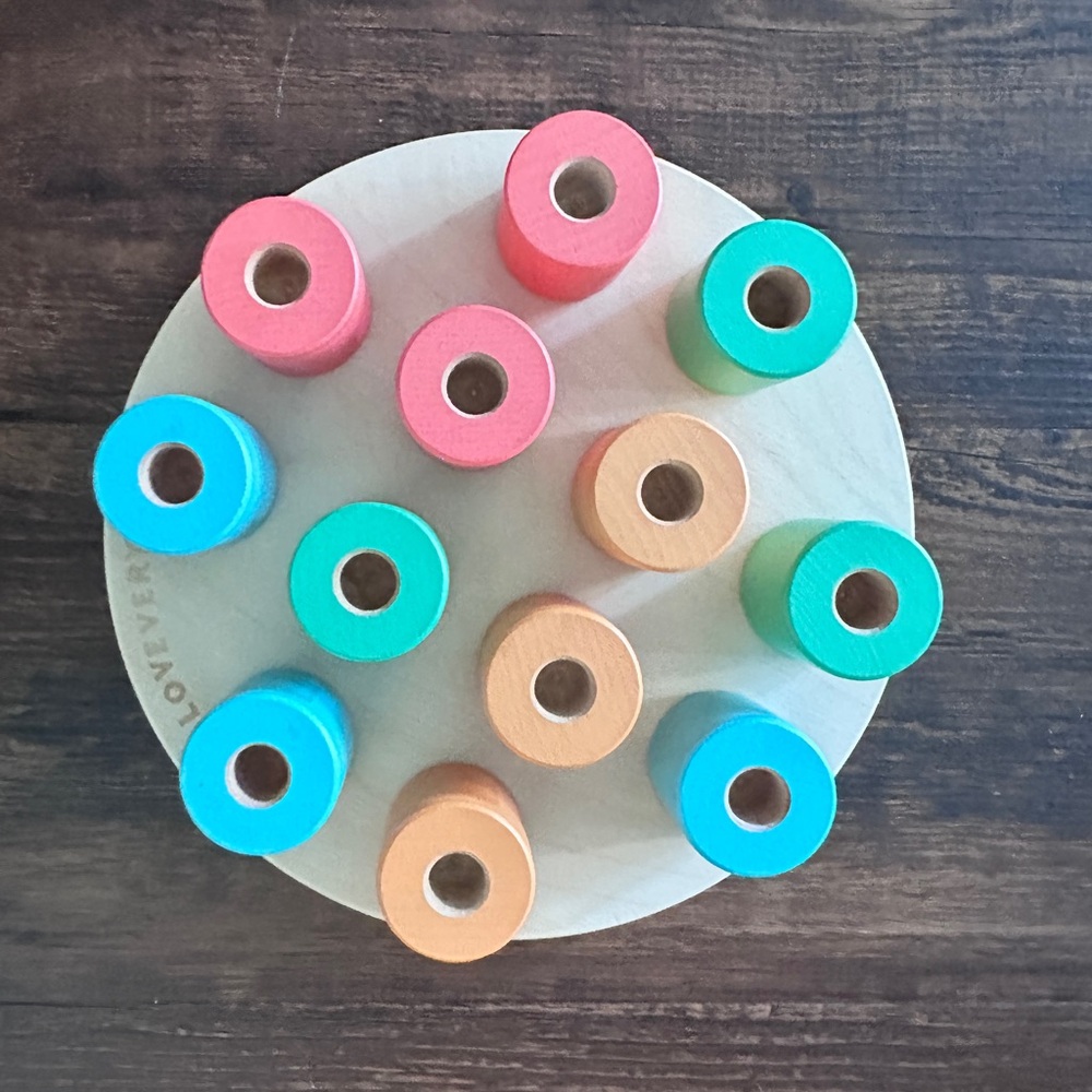 Lovevery stacking peg board